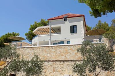 Beachfront villa Senses for 12 in Milna
