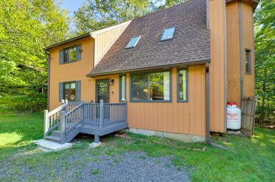 Poconos Cabin: Serene Deck, Fire Pit & Game Room