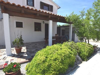 Lovable Apartment, Pool With Deckchairs, Fenced Garden With Grill, Wifi and Airco