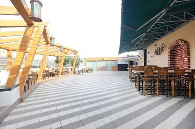 Mumbai Metro - The Executive Hotel