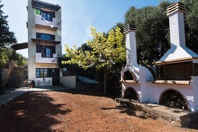 Room in Guest Room - Private Yard Studio 8 km - 5min Away From Malia