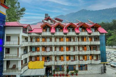 HOTEL NAVEEN MANALI BY BLUEKO HOTEL