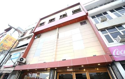 OYO 15667 Hotel Anand