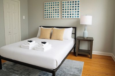 2BR Living - Halsted rep