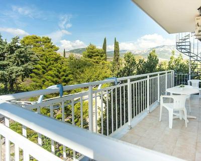 Bluewhite Studio - Mountain View by the Pool