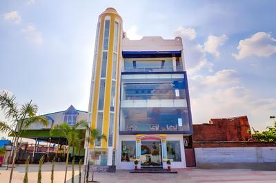 Hotel The Grand Bhavya Palace