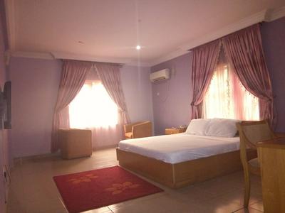 Junbic Apartment and Suites