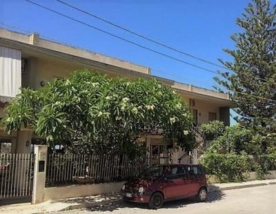 Erice Beach: Ulixe's Lodge in Erice