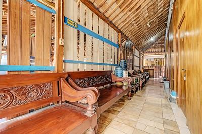 SPOT ON 91916 Joglo Doyong Homestay Syariah