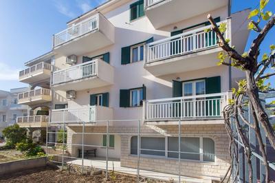 Charming Apartments With Private Balcony and City View Seget Donji