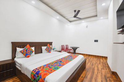 Fabhotel The Dream Inn