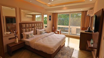 FlxHo Horizon ONE - Luxury Hotel & Residences Golf Course Road, 2 Min from 42-43 Metro Station