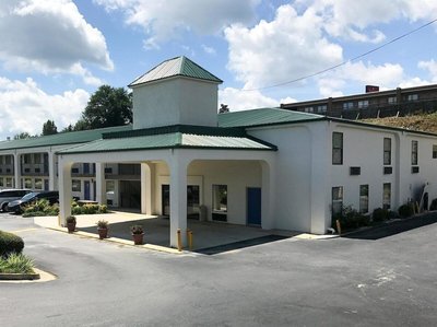 HomeTown Inn & Suites