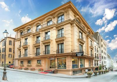 Deluxe Newport Hotel - Old City