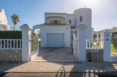 Villa Baltin With 4 Bedrooms and 3 Bathrooms