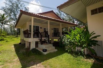 Pranee Beach Bungalows