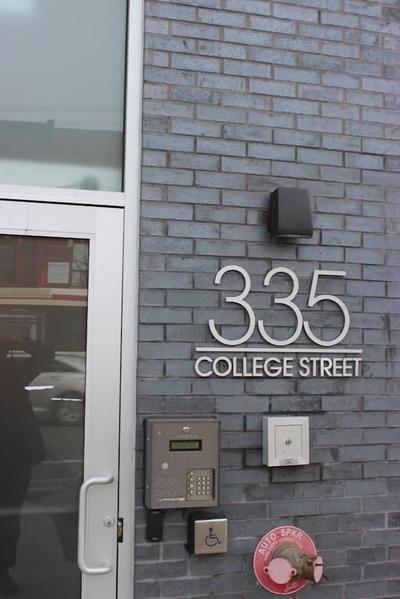 Living Suites Toronto - Queens Park