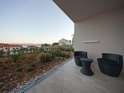Ivy - Modern With Terrace - A1 Tulipan