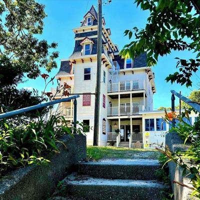 The Glen Cove Hotel & Restaurant