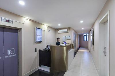 yibailiangpinjiudianjinjingaoludian