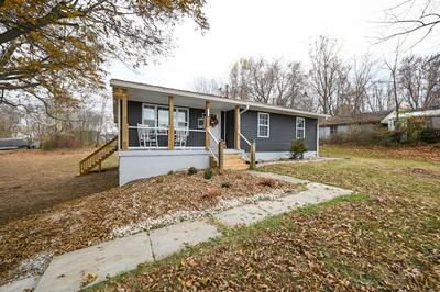 Vine Grove Home w/ Deck, 4 Mi to Saunders Springs!