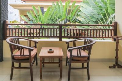 Surfaris Inn on Poppies 2