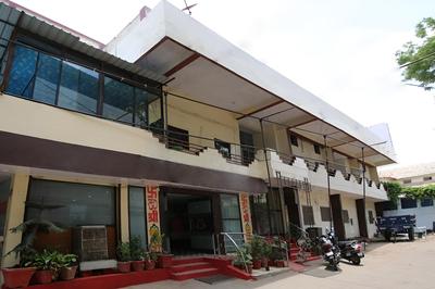 SPOT ON 44921 Hotel Satkar