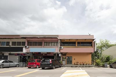 Spot On 90305 Hen Hen Hotel