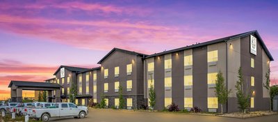 Duvernay Inn & Suites