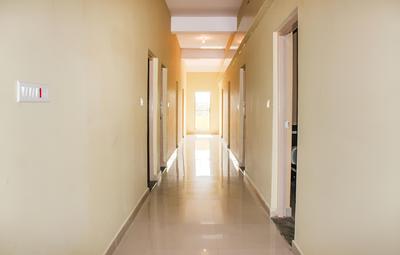 OYO 12840 Sri Guru Residency