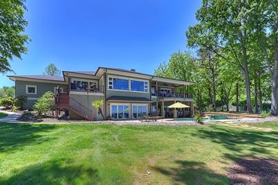 Water, Water Everywhere by Avantstay Pool + Dock