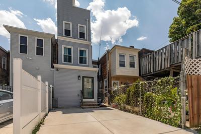 Trendy Fairmount Gem Roof Deck