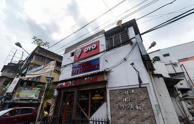 OYO 4144 The Banquet