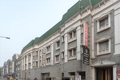 Capital O 8145 Emarald Hotel