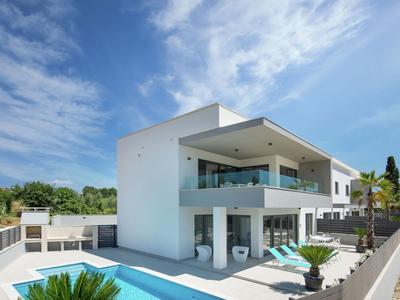 Luxury Apartment With Hot Tub and Sea View, Near the Beach and Close to Pula