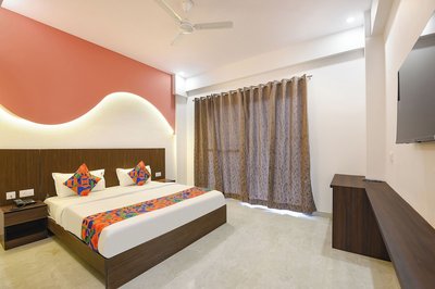 Fabhotel Black Pepper