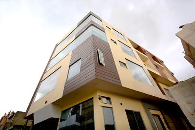 OYO 37809 Hotel Royal Lifestyle