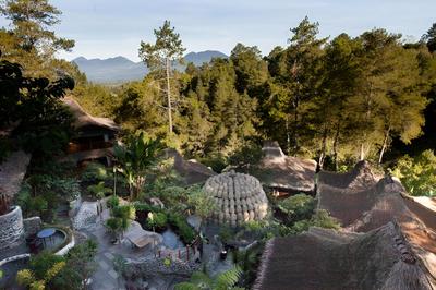 TIRA VILAGNA SUITES & SPA