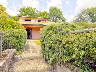 Elegant Villa With Spa in Sorano