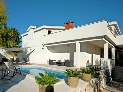 Holiday Home in Okrug Gornji Near the Sea