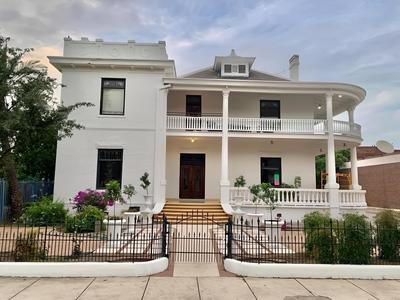 Laredo Mansion