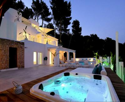 Magnificent Villa With Heated Pool