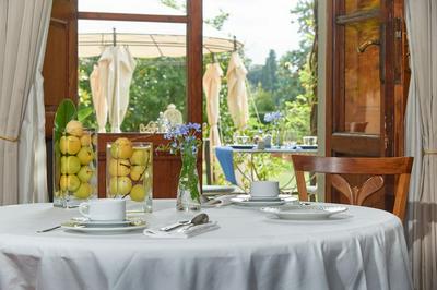 Ape Rosa Relais