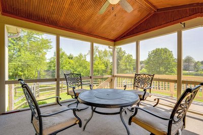 Families Welcome: Lake-view Home, 2 Mi to Gahanna!