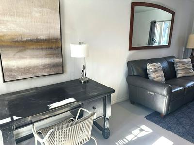 Modern Studio Retreat Stylish Spacious MR