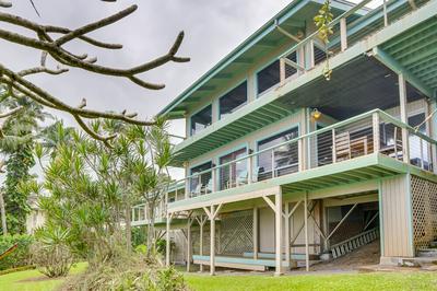 Hilo Home w/ Private Deck + Stunning Ocean Views!