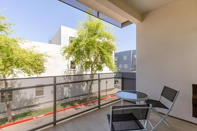 City Luxury Oasis! 3 Level Condo With 360 Roof!