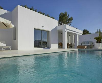 Exquisite Villa With Parking Space