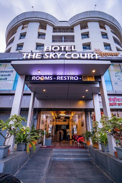 The Sky Court - An Hospitality