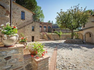Agriturismo Borgo Pulciano in Montone